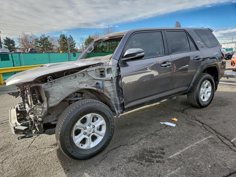 Toyota 4runner 2020, VIN JTEBU5JRXL5793317, 2/5