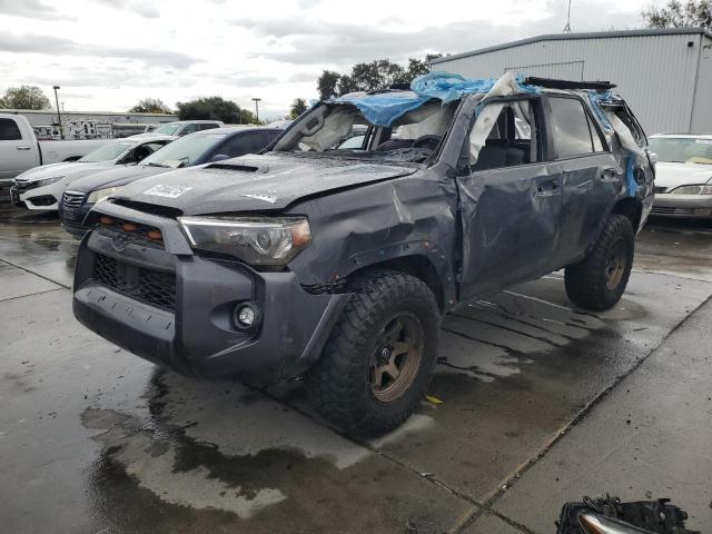 Toyota 4runner 2020, VIN JTEBU5JRXL5821004, 2/5