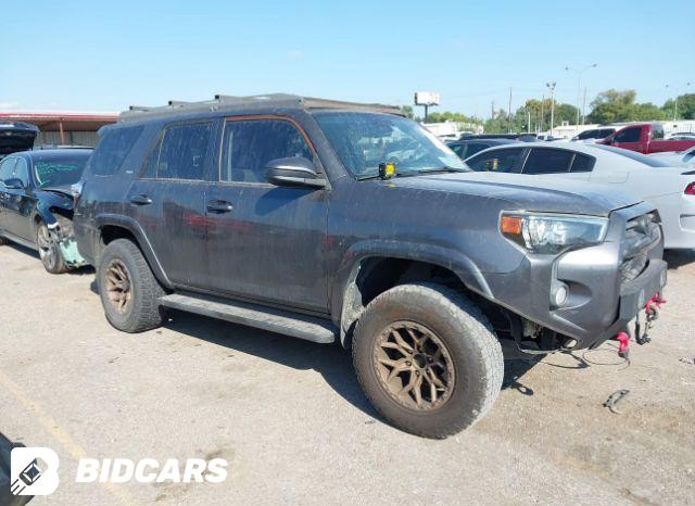 Toyota 4runner 2020, VIN JTEBU5JRXL5821004, 3/5