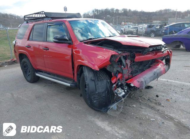 Toyota 4runner 2020, VIN JTEBU5JRXL5832617, 3/5