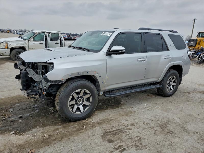 Toyota 4runner 2022, VIN JTEPU5JR0N6054525, 4/5