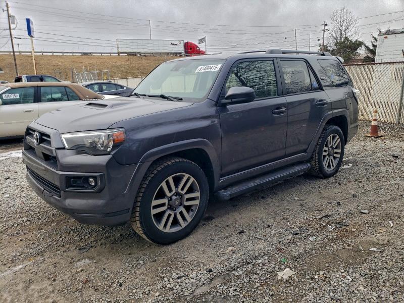 Toyota 4runner 2023, VIN JTERU5JR7P6207557, 3/5