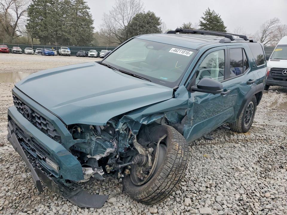 Toyota 4runner 2025, VIN JTEVA5BR2S5036219, 2/5