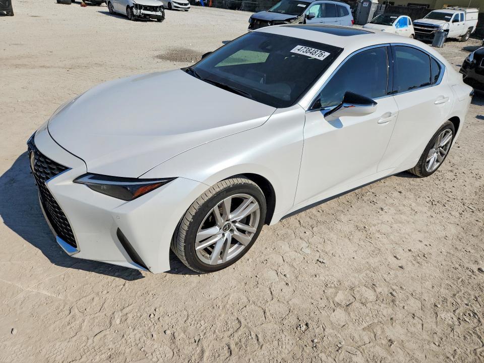 Lexus IS 2021, VIN JTHGZ1E20M5018705, 4/5