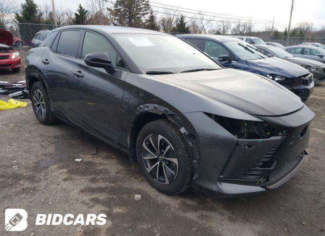 Lexus RZ 450E 2023, VIN JTJAAAAB8PA010977, 3/5