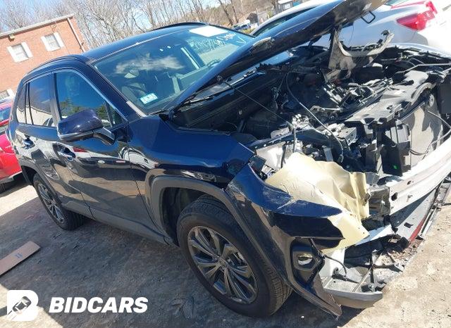 Toyota RAV4 2022, VIN JTM16RFV2ND054829, 3/5