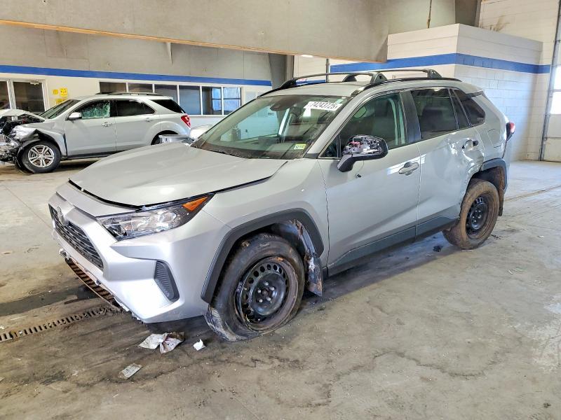Toyota RAV4 2022, VIN JTMB6RFV3ND062734, 3/5