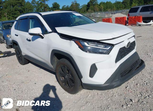 Toyota RAV4 2024, VIN JTMB6RFV4RD140010, 3/5