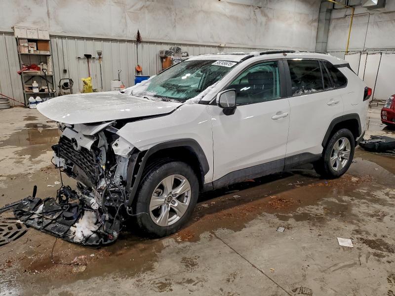 Toyota RAV4 2022, VIN JTMB6RFVXND053092, 2/5