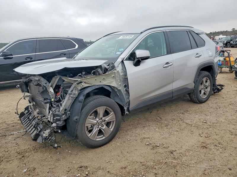 Toyota RAV4 2022, VIN JTMB6RFVXND053092, 4/5