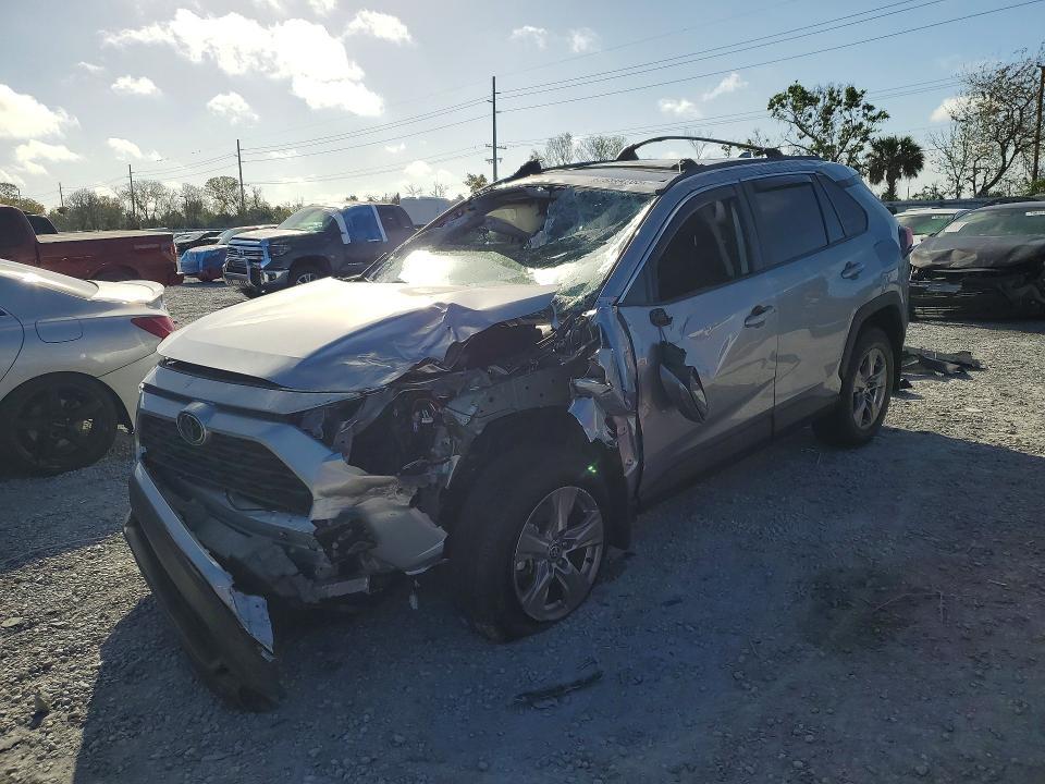 Toyota RAV4 2024, VIN JTMFB3FV3RD174921, 3/10