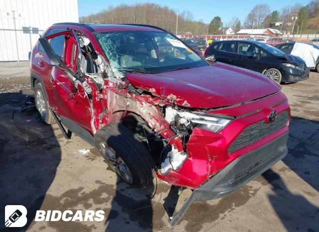 Toyota RAV4 2023, VIN JTMFB3FV5PD142629, 3/5