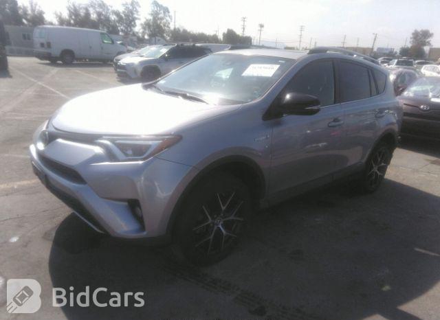 Toyota RAV4 2017, VIN JTMJJREV5HD141886, 2/5