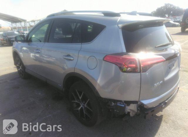 Toyota RAV4 2017, VIN JTMJJREV5HD141886, 3/5