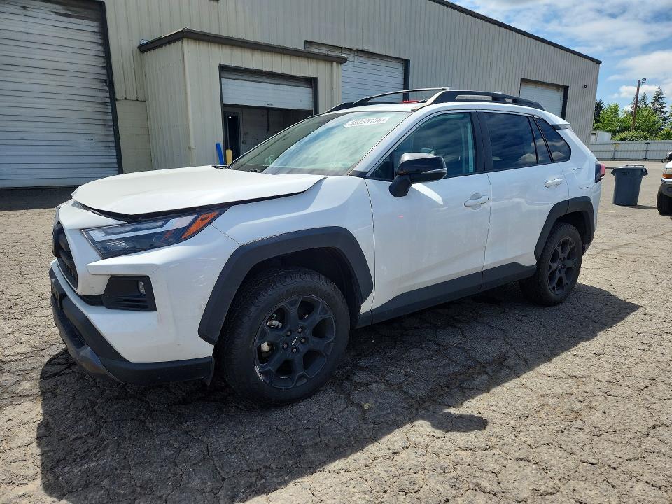 Toyota RAV4 2023, VIN JTMMWRFV5PD572353, 2/5