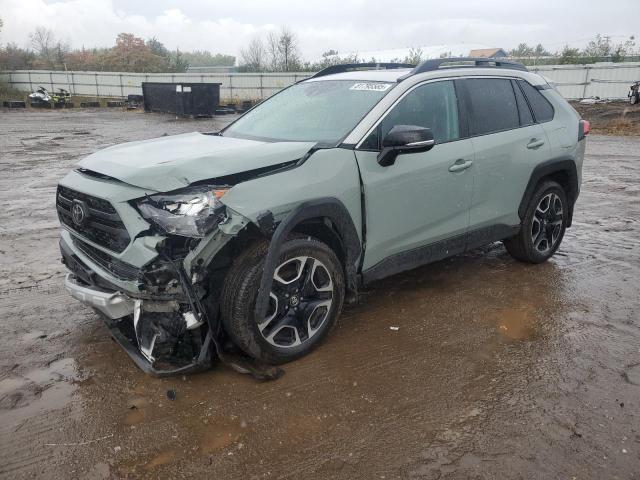 Toyota RAV4 2018, VIN JTMRJREV4JD184964, 2/11