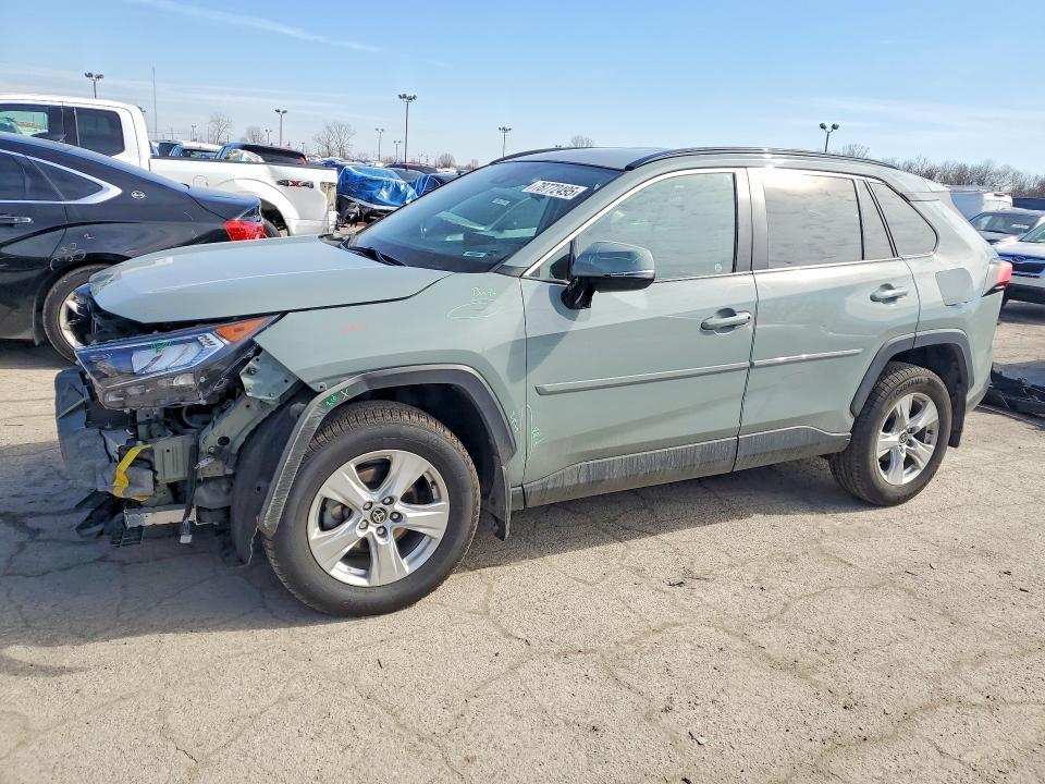 Toyota RAV4 2021, VIN JTMRWRFV1MD132891, 2/5