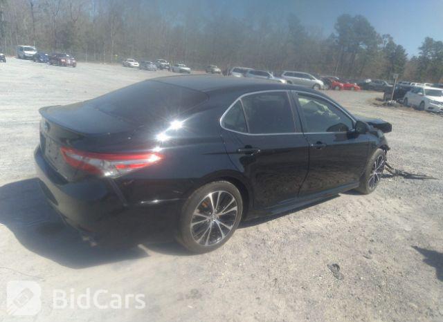 Toyota Camry 2018, VIN JTNB11HK4J3006395, 3/5