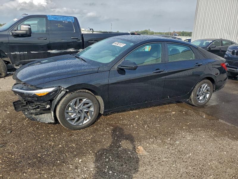 Hyundai Elantra 2024, VIN KMHLN4DJ2RU102815, 3/5