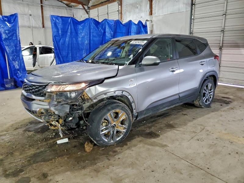 KIA Seltos 2023, VIN KNDERCAA9P7402699, 2/5