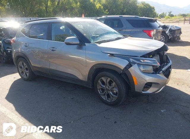 KIA Seltos 2023, VIN KNDETCA22P7455058, 3/5