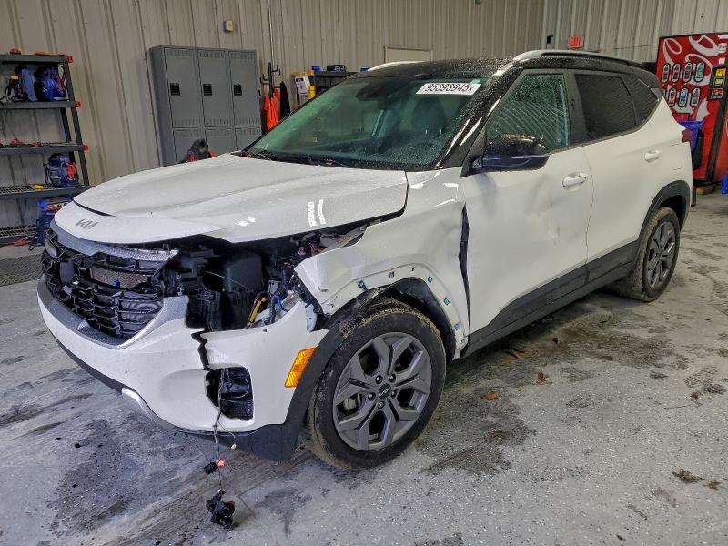 KIA Seltos 2023, VIN KNDEUCAA1P7439499, 2/5