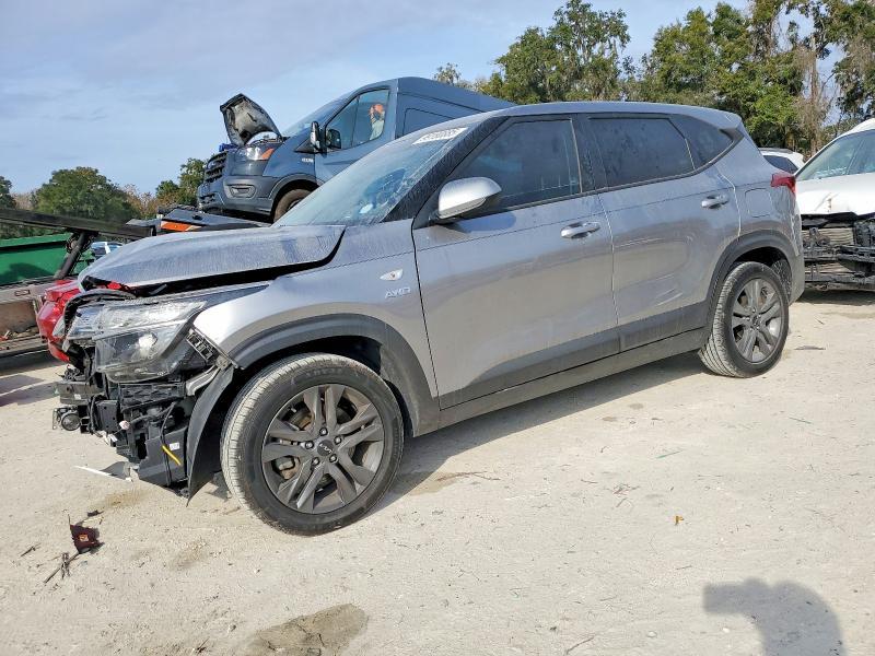 KIA Seltos 2023, VIN KNDEUCAA5P7454569, 3/5