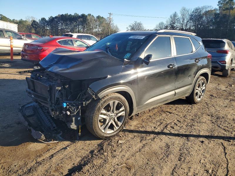 KIA Seltos 2023, VIN KNDEUCAAXP7350952, 2/5