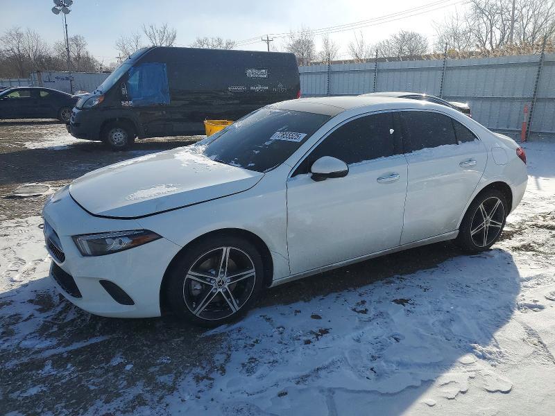 Mercedes-Benz A-Class 2022, VIN W1K3G4EB2NJ361652, 1/5