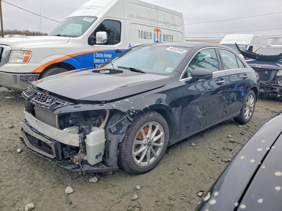Mercedes-Benz A-Class 2022, VIN W1K3G4EB2NJ361652, 3/5