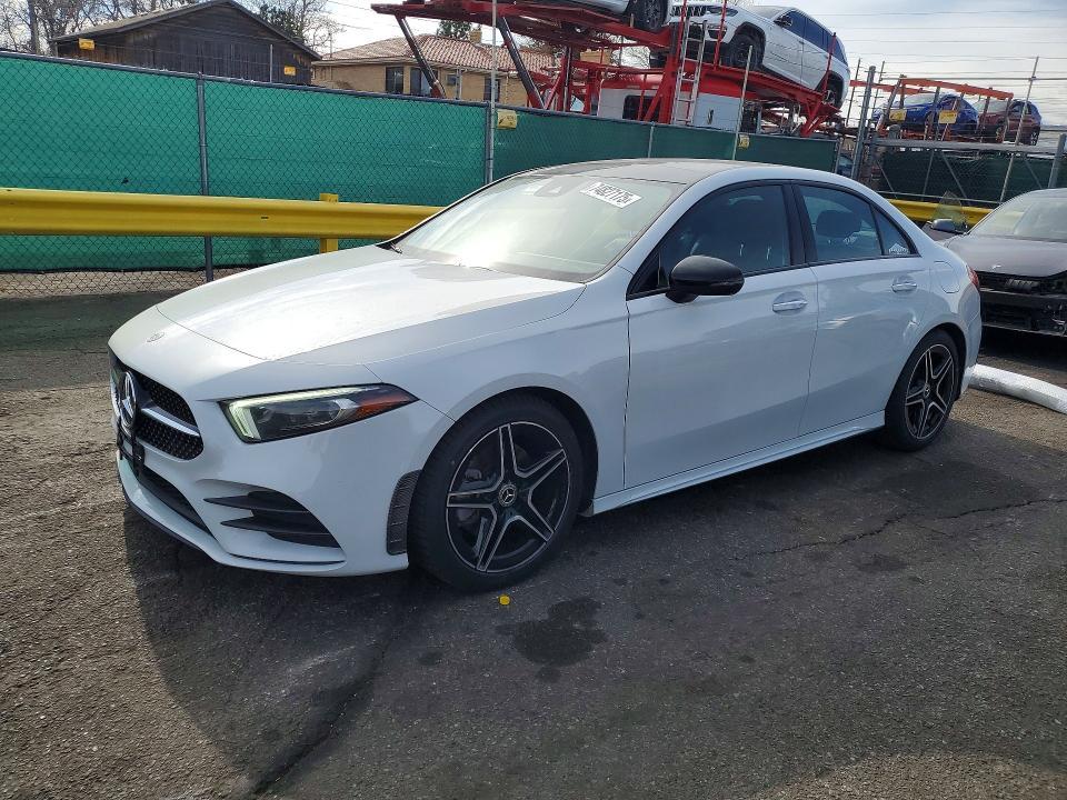 Mercedes-Benz A-Class 2022, VIN W1K3G4EB2NJ361652, 4/5