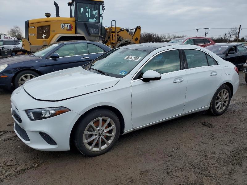 Mercedes-Benz A-Class 2021, VIN W1K3G4FB5MJ285518, 3/5