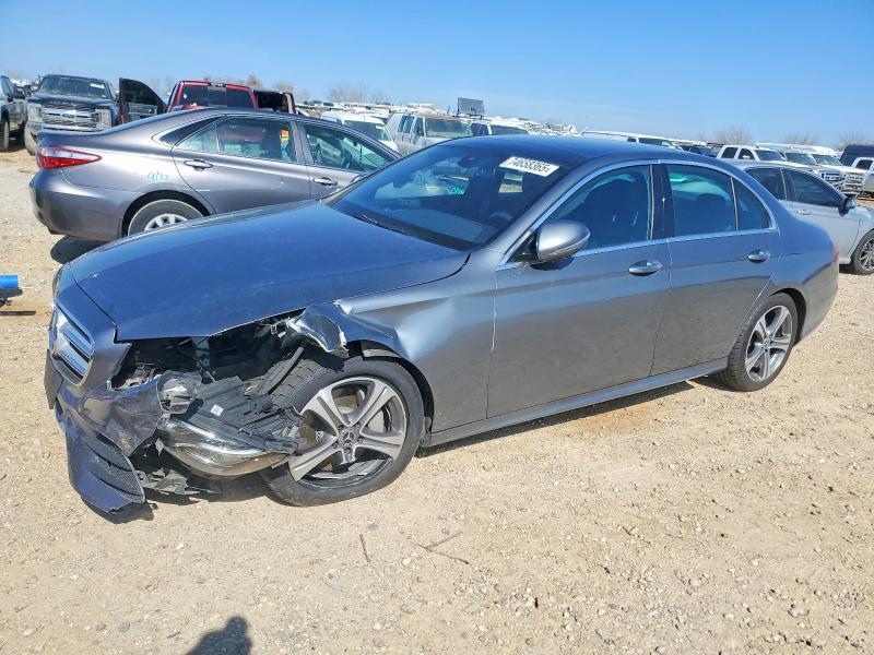 Mercedes-Benz E-Class 2021, VIN W1KZF8DB0MA967701, 3/5