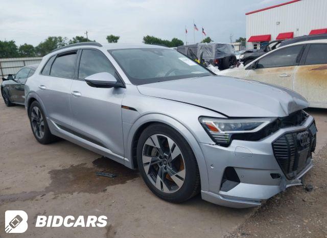 Audi E-Tron 2022, VIN WA1LAAGE5NB026701, 3/5