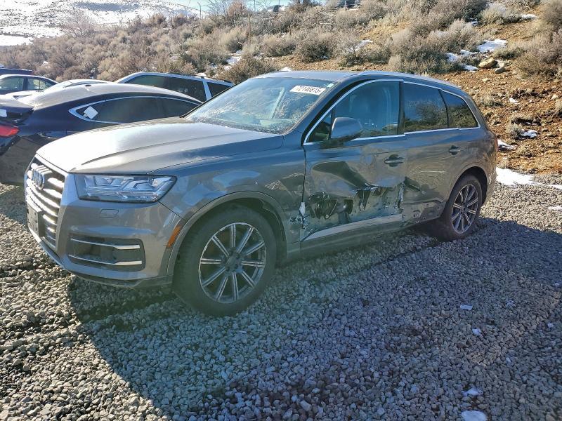 Audi Q7 2017, VIN WA1VAAF71HD007602, 2/5