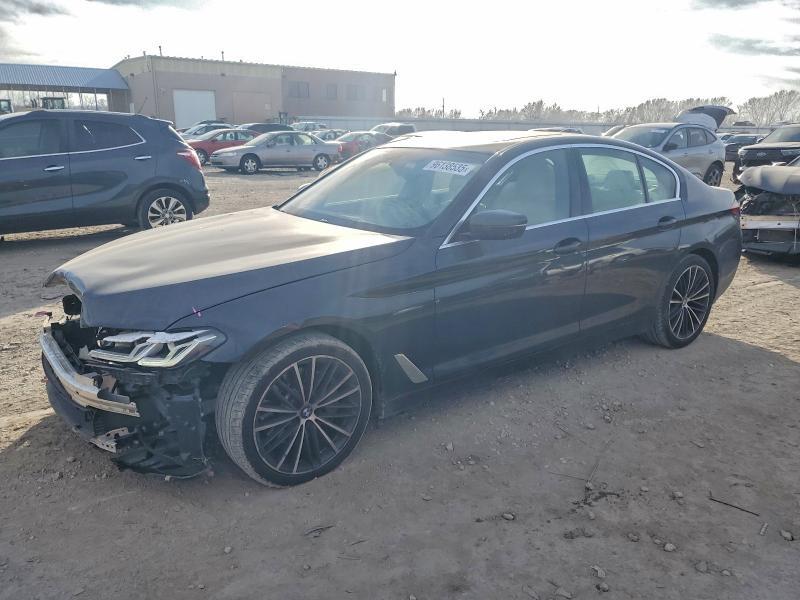 BMW 5 Series 2021, VIN WBA13BJ04MCF15352, 3/5