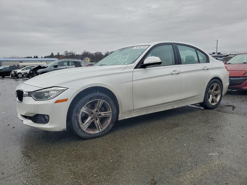 BMW 3 Series 2014, VIN WBA3C1C54EK114044, 2/5