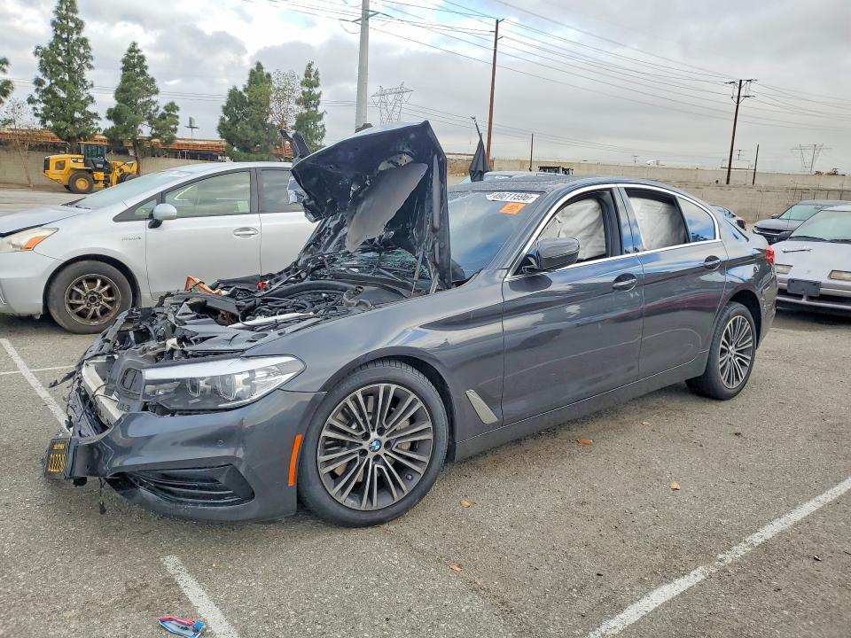 BMW 5 Series 2018, VIN WBAJE5C56JWA95012, 3/5