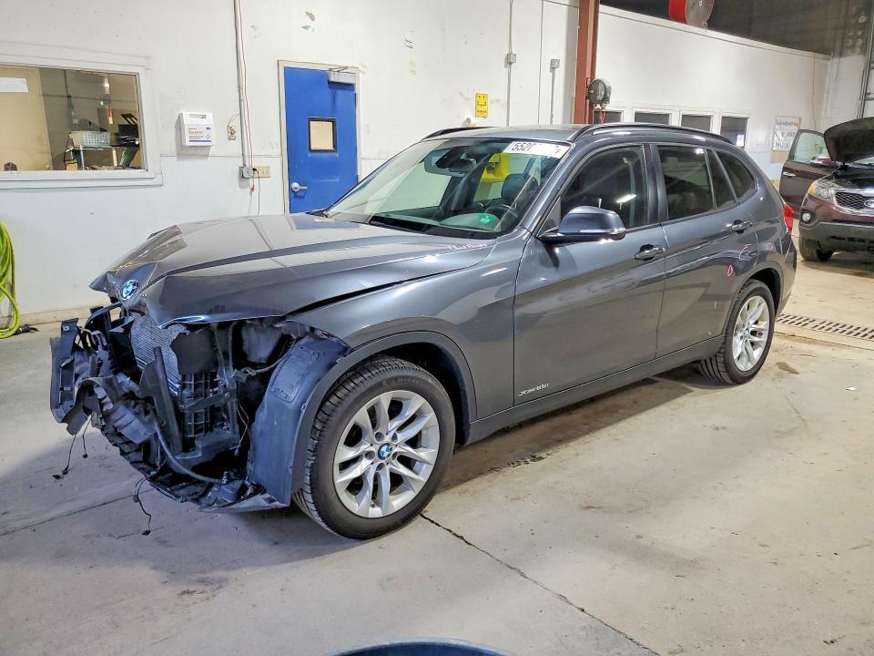 BMW X1 2015, VIN WBAVL1C52FVY38646, 2/5