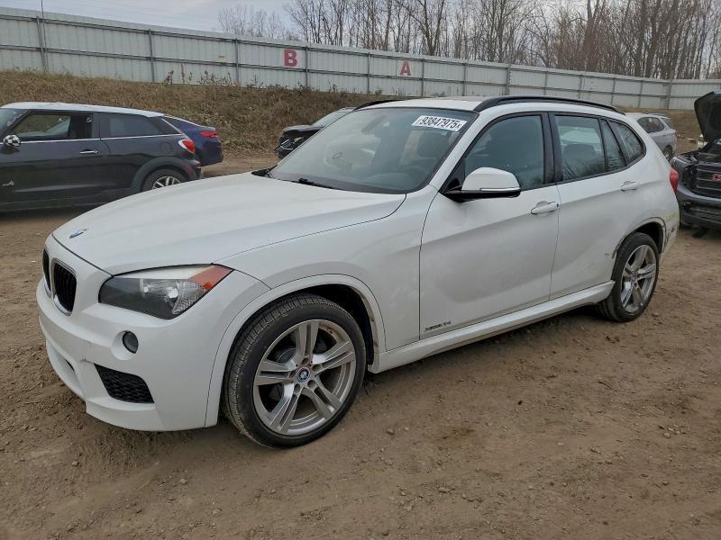 BMW X1 2015, VIN WBAVL1C5XFVY41391, 2/5