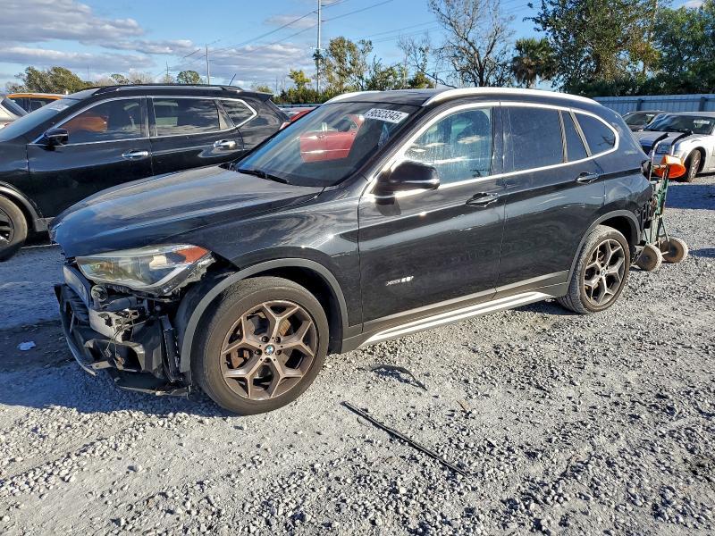 BMW X1 2015, VIN WBAVL1C5XFVY41391, 3/5