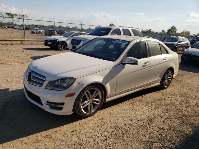 Mercedes-Benz C-Class 2014, VIN WDDGF4HB8ER301814, 3/5