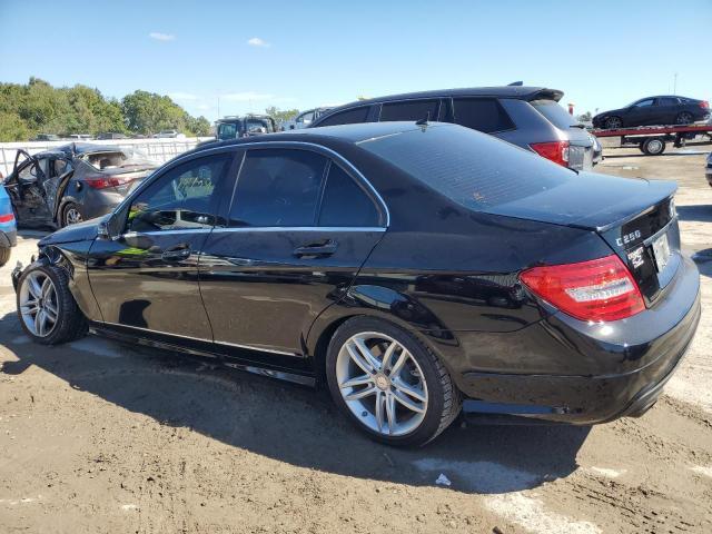 Mercedes-Benz C-Class 2014, VIN WDDGF4HBXEG213181, 2/5
