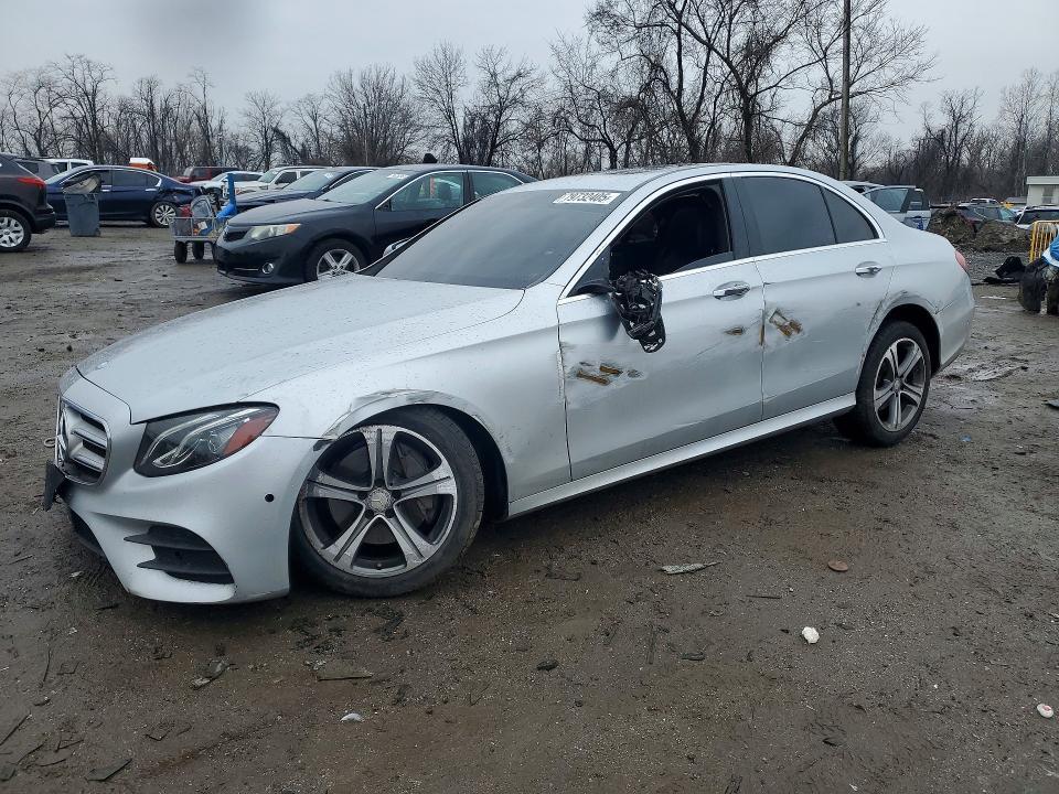 Mercedes-Benz E-Class 2016, VIN WDDHF5KB7GB282218, 2/5