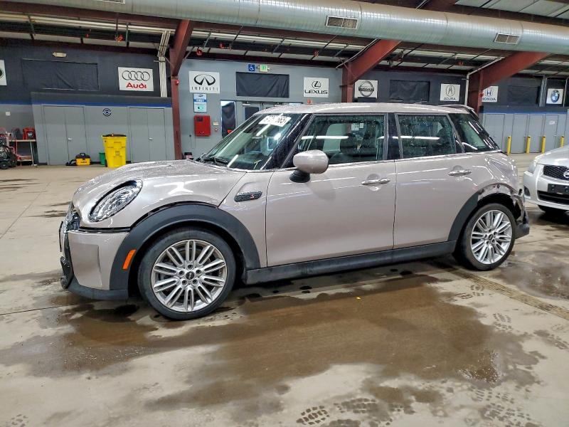 Mini Cooper 2024, VIN WMW33DK03R2V63308, 3/5