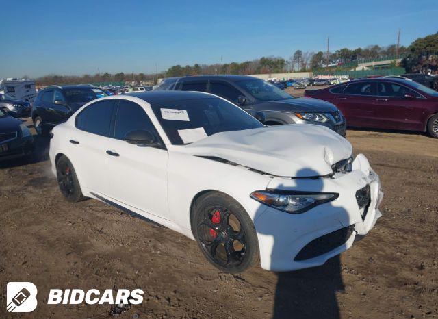 Alfa Romeo Giulia 2018, VIN ZARFAECN3J7591208, 2/5