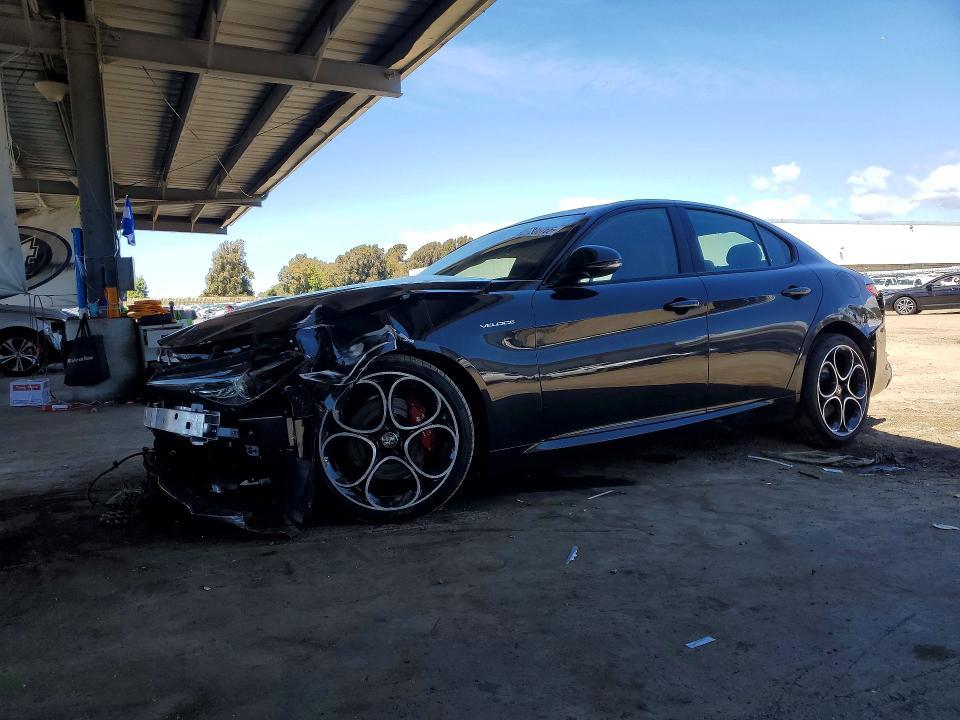 Alfa Romeo Giulia 2023, VIN ZARFAMBN0P7676656, 3/5