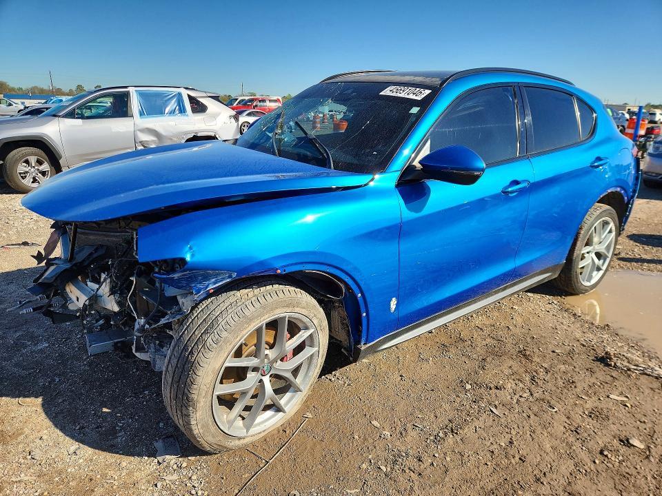 Alfa Romeo Stelvio 2018, VIN ZASFAKBN2J7B78004, 1/5