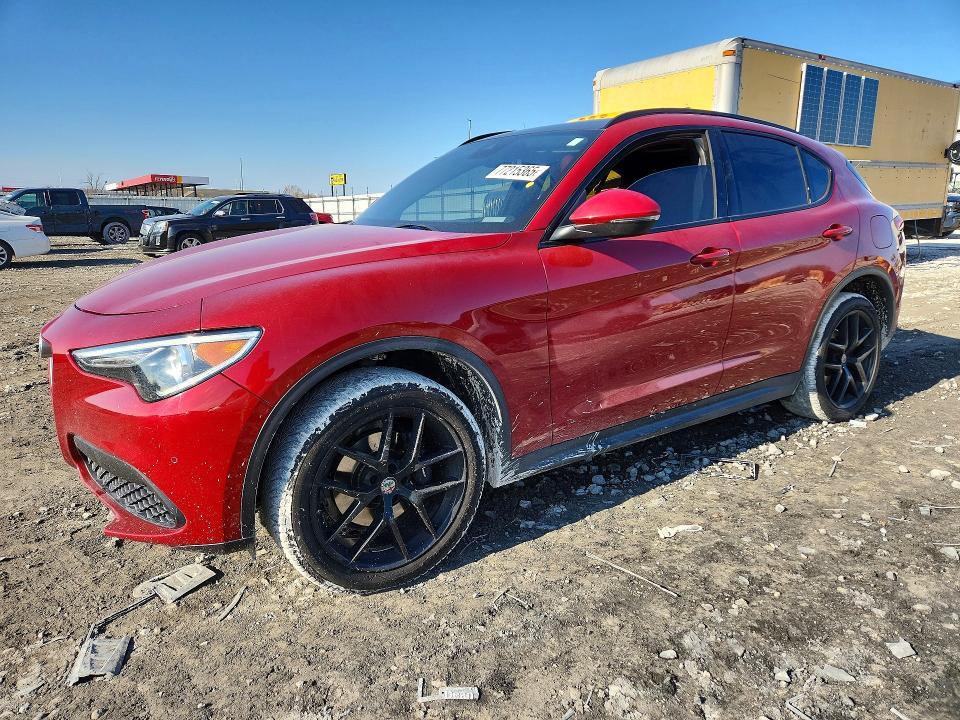 Alfa Romeo Stelvio 2018, VIN ZASFAKBN2J7B78004, 2/5