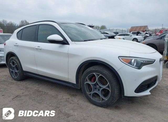 Alfa Romeo Stelvio 2018, VIN ZASFAKBN2J7B78004, 3/5